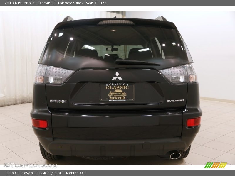 Labrador Black Pearl / Black 2010 Mitsubishi Outlander ES