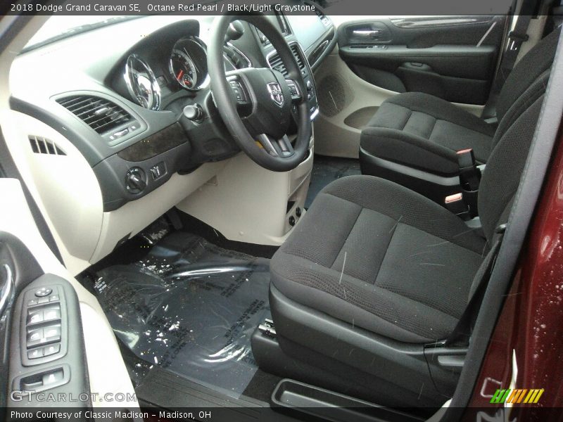 Octane Red Pearl / Black/Light Graystone 2018 Dodge Grand Caravan SE