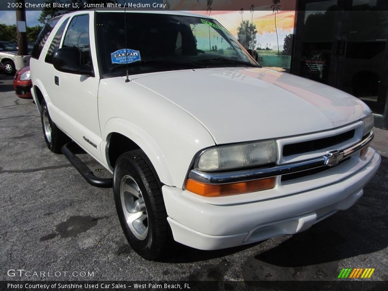 Summit White / Medium Gray 2002 Chevrolet Blazer LS