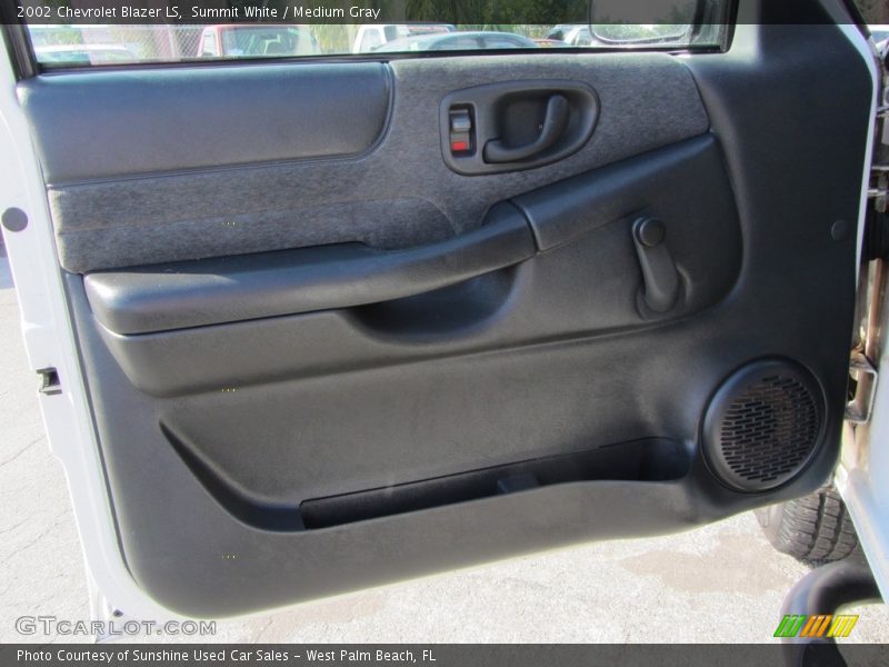 Summit White / Medium Gray 2002 Chevrolet Blazer LS