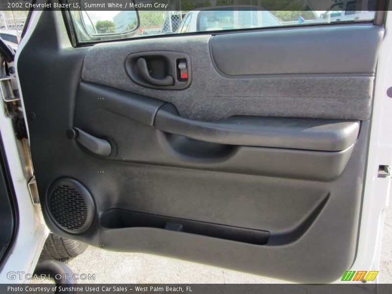 Summit White / Medium Gray 2002 Chevrolet Blazer LS