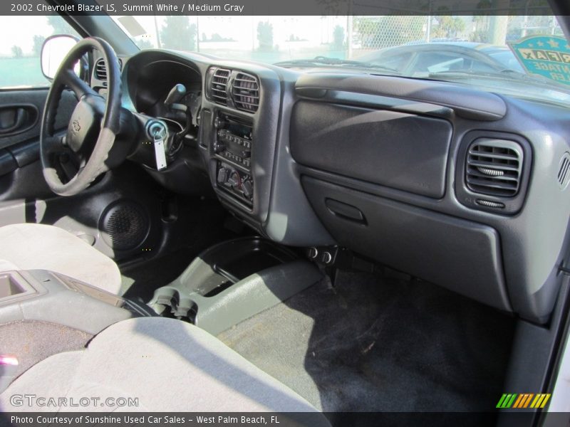 Summit White / Medium Gray 2002 Chevrolet Blazer LS