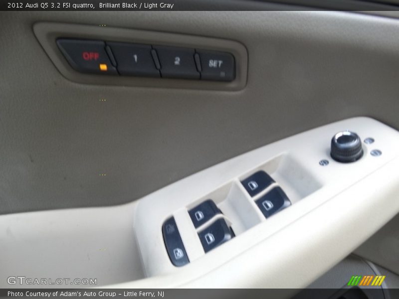 Brilliant Black / Light Gray 2012 Audi Q5 3.2 FSI quattro