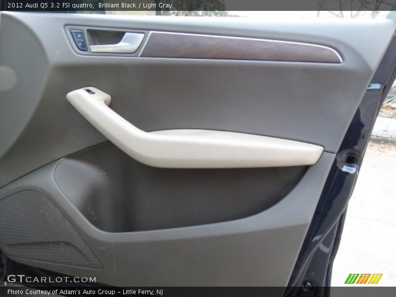 Brilliant Black / Light Gray 2012 Audi Q5 3.2 FSI quattro