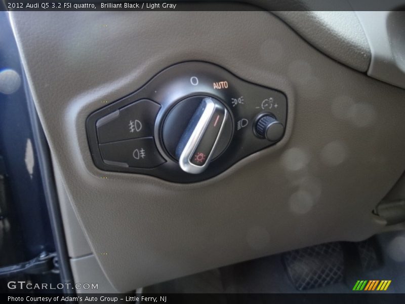 Brilliant Black / Light Gray 2012 Audi Q5 3.2 FSI quattro