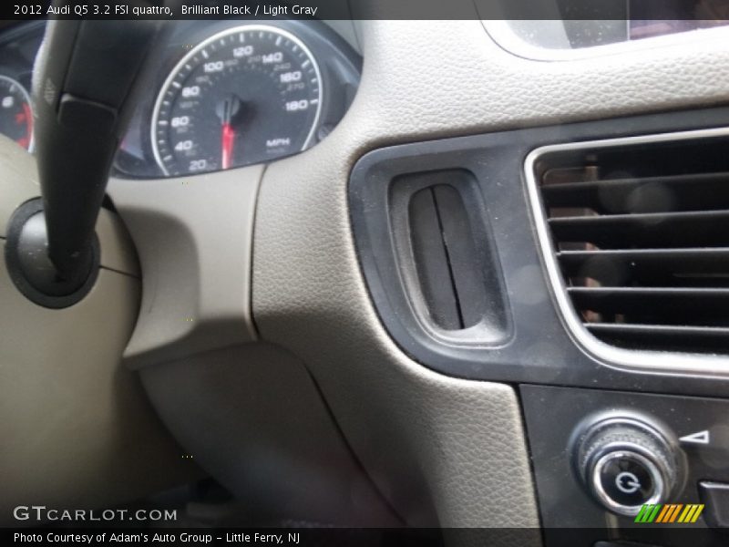 Brilliant Black / Light Gray 2012 Audi Q5 3.2 FSI quattro