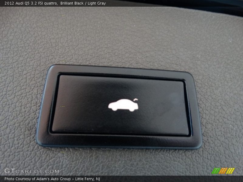 Brilliant Black / Light Gray 2012 Audi Q5 3.2 FSI quattro