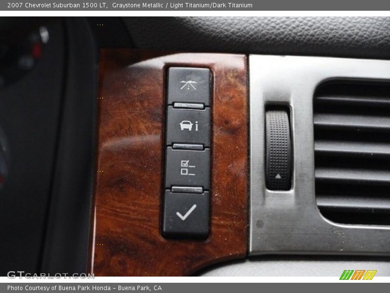 Graystone Metallic / Light Titanium/Dark Titanium 2007 Chevrolet Suburban 1500 LT