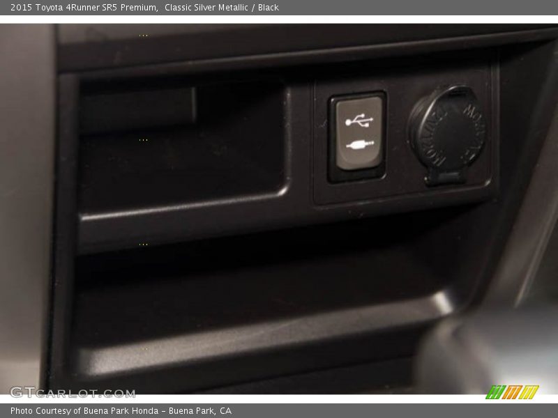 Classic Silver Metallic / Black 2015 Toyota 4Runner SR5 Premium