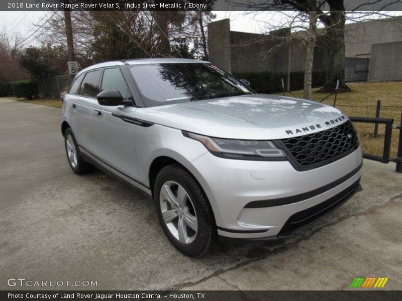 Front 3/4 View of 2018 Range Rover Velar S