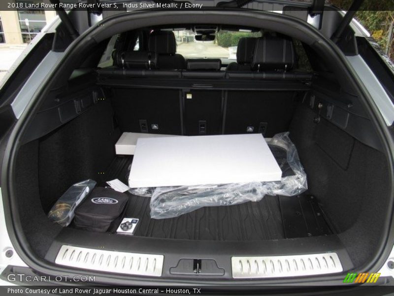 Indus Silver Metallic / Ebony 2018 Land Rover Range Rover Velar S
