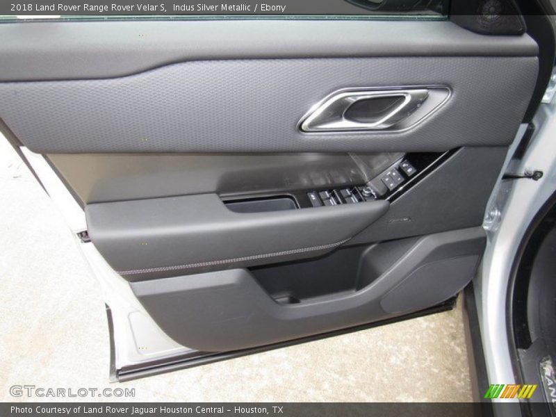 Indus Silver Metallic / Ebony 2018 Land Rover Range Rover Velar S