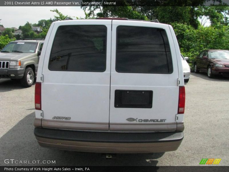 Ivory White / Neutral 2001 Chevrolet Astro LS AWD Passenger Van