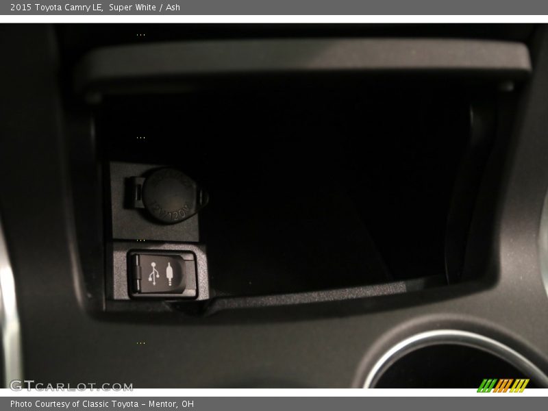 Super White / Ash 2015 Toyota Camry LE