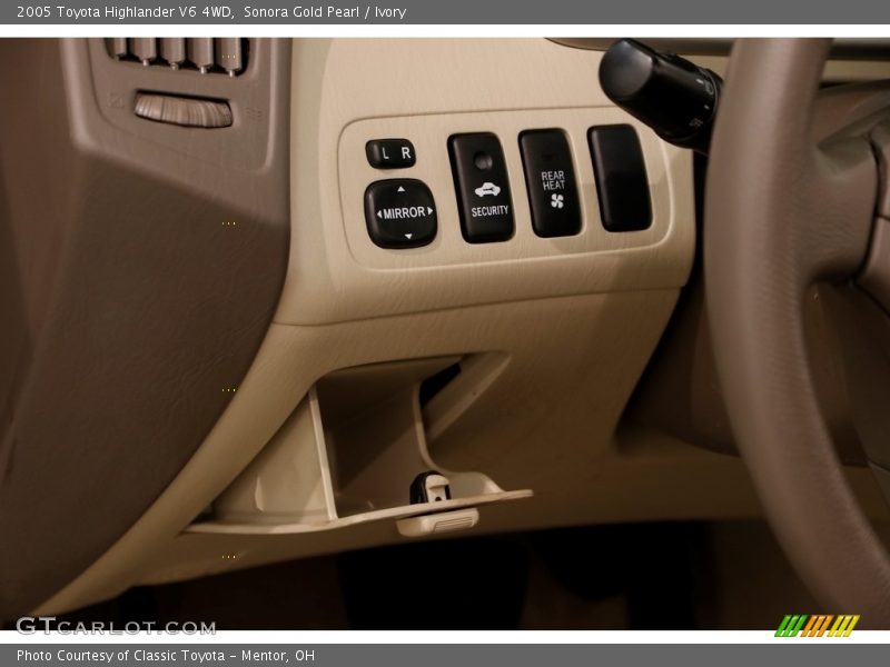 Sonora Gold Pearl / Ivory 2005 Toyota Highlander V6 4WD