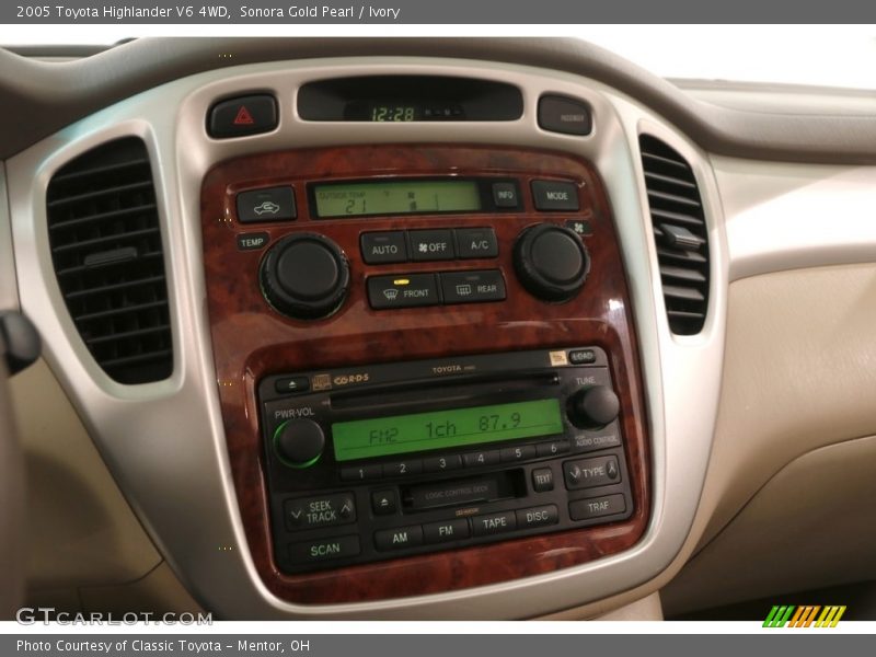 Sonora Gold Pearl / Ivory 2005 Toyota Highlander V6 4WD