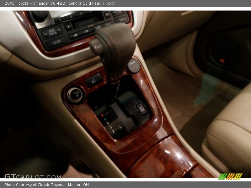 Sonora Gold Pearl / Ivory 2005 Toyota Highlander V6 4WD