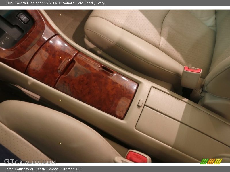 Sonora Gold Pearl / Ivory 2005 Toyota Highlander V6 4WD
