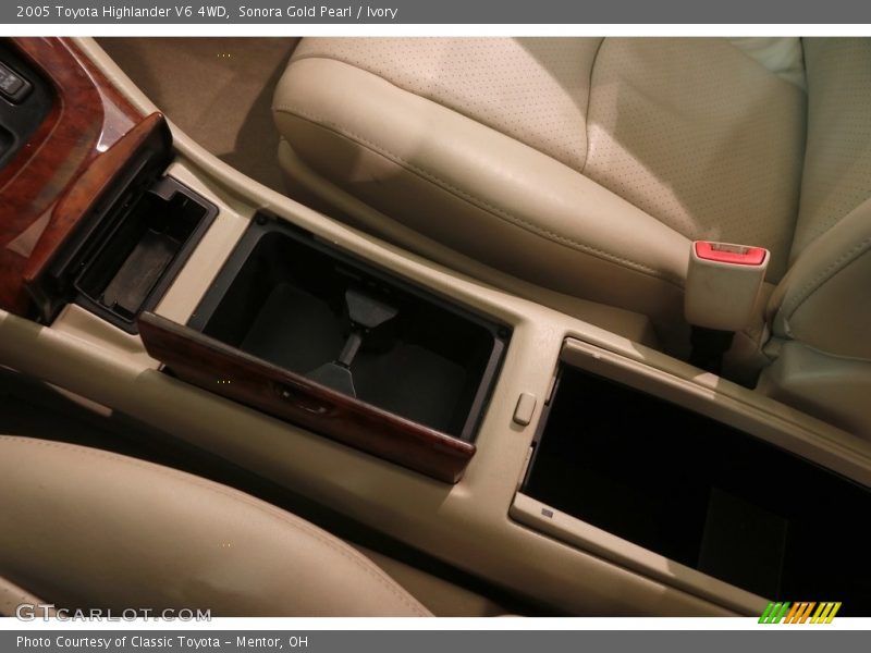 Sonora Gold Pearl / Ivory 2005 Toyota Highlander V6 4WD
