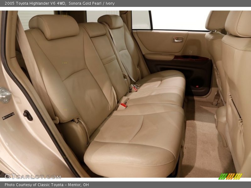 Sonora Gold Pearl / Ivory 2005 Toyota Highlander V6 4WD