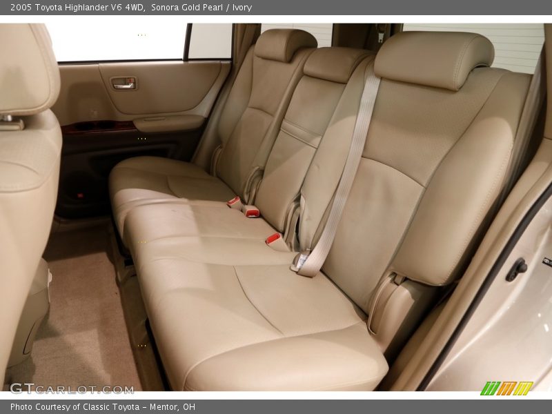 Sonora Gold Pearl / Ivory 2005 Toyota Highlander V6 4WD