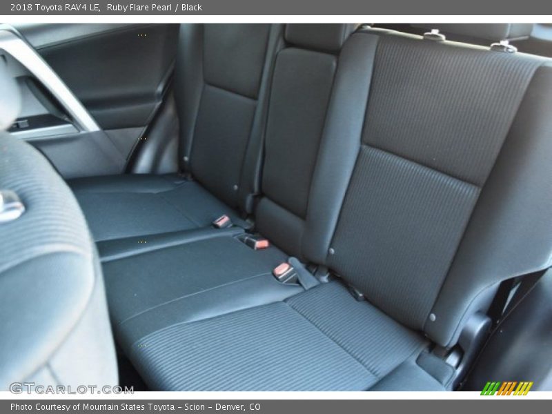 Ruby Flare Pearl / Black 2018 Toyota RAV4 LE