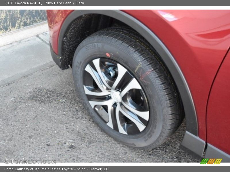 Ruby Flare Pearl / Black 2018 Toyota RAV4 LE
