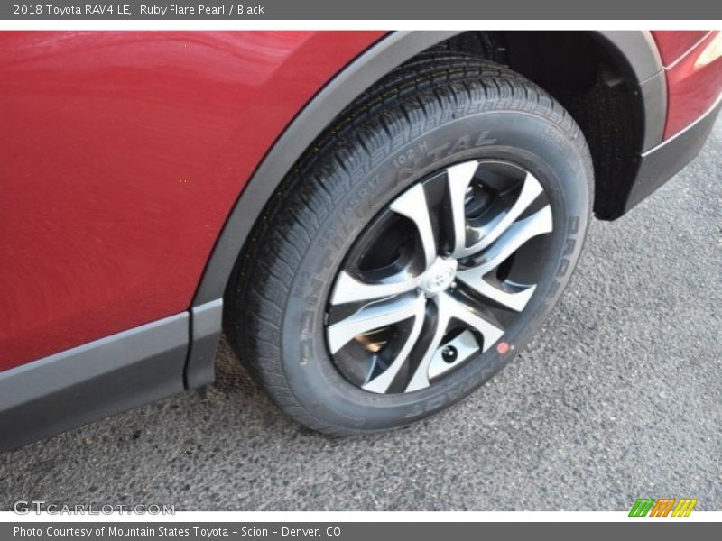 Ruby Flare Pearl / Black 2018 Toyota RAV4 LE