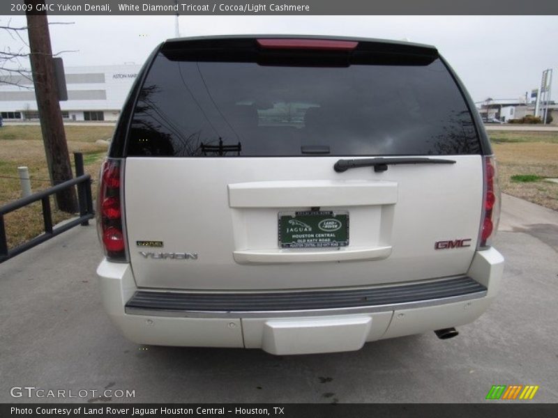 White Diamond Tricoat / Cocoa/Light Cashmere 2009 GMC Yukon Denali
