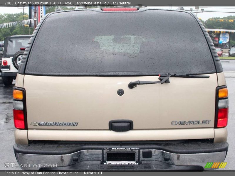 Sandstone Metallic / Tan/Neutral 2005 Chevrolet Suburban 1500 LS 4x4