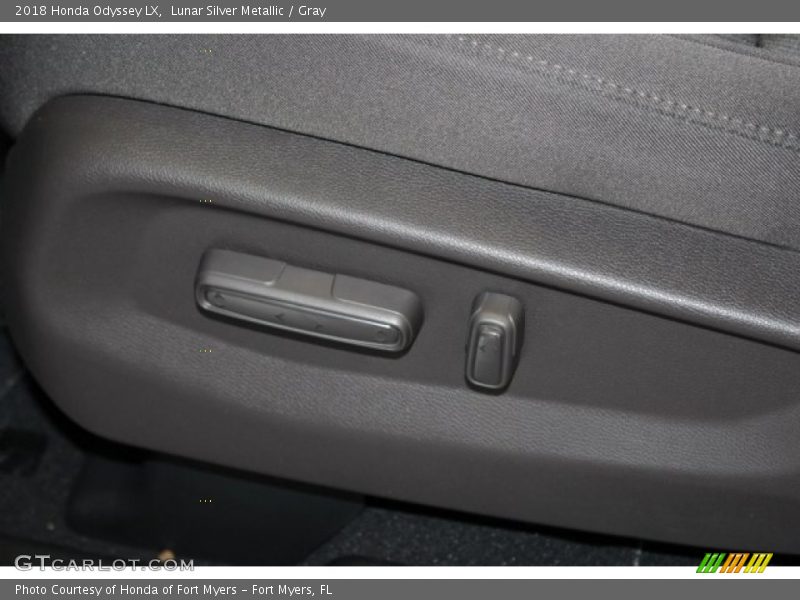 Lunar Silver Metallic / Gray 2018 Honda Odyssey LX