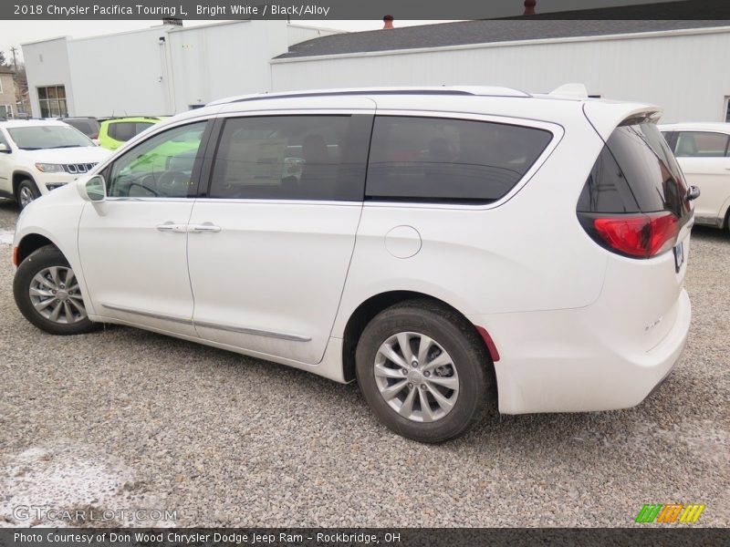 Bright White / Black/Alloy 2018 Chrysler Pacifica Touring L