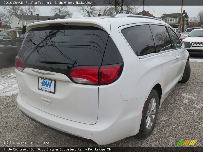 Bright White / Black/Alloy 2018 Chrysler Pacifica Touring L