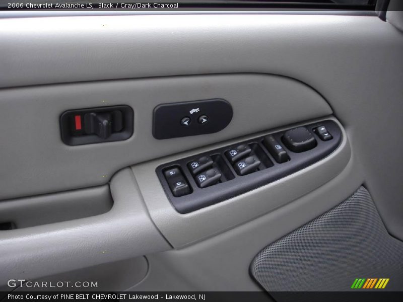 Black / Gray/Dark Charcoal 2006 Chevrolet Avalanche LS