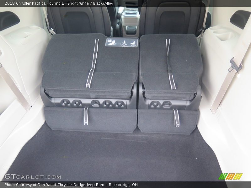 Bright White / Black/Alloy 2018 Chrysler Pacifica Touring L