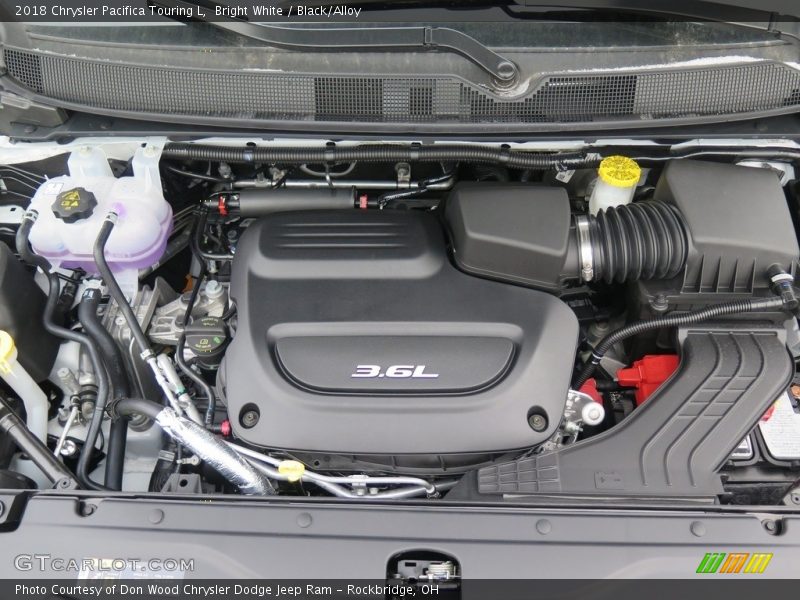 Bright White / Black/Alloy 2018 Chrysler Pacifica Touring L