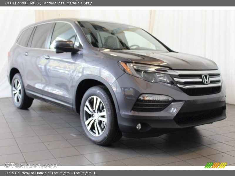 Modern Steel Metallic / Gray 2018 Honda Pilot EX