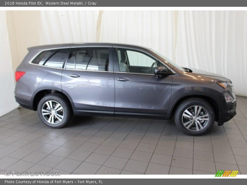 Modern Steel Metallic / Gray 2018 Honda Pilot EX
