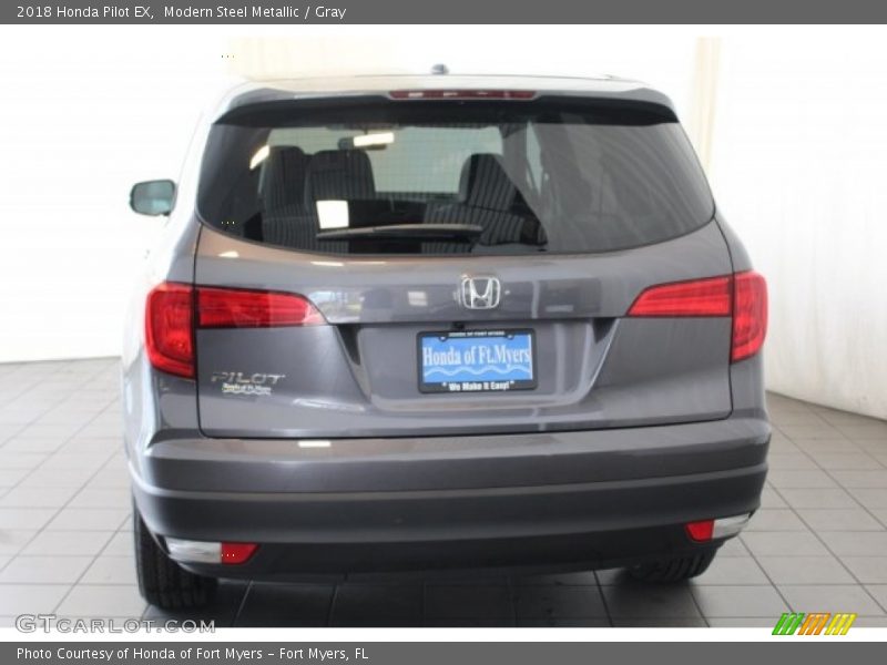 Modern Steel Metallic / Gray 2018 Honda Pilot EX