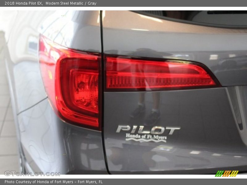 Modern Steel Metallic / Gray 2018 Honda Pilot EX