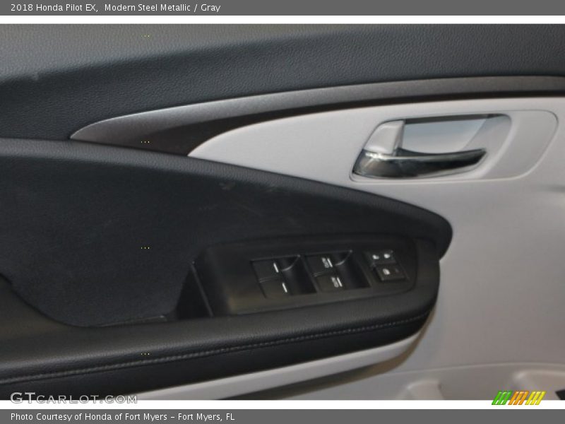 Modern Steel Metallic / Gray 2018 Honda Pilot EX