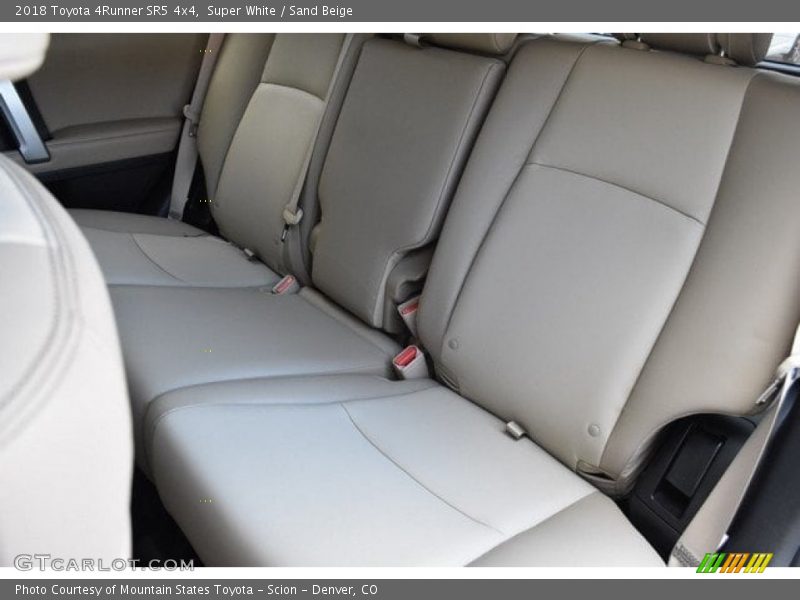 Super White / Sand Beige 2018 Toyota 4Runner SR5 4x4