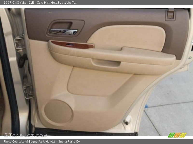 Gold Mist Metallic / Light Tan 2007 GMC Yukon SLE