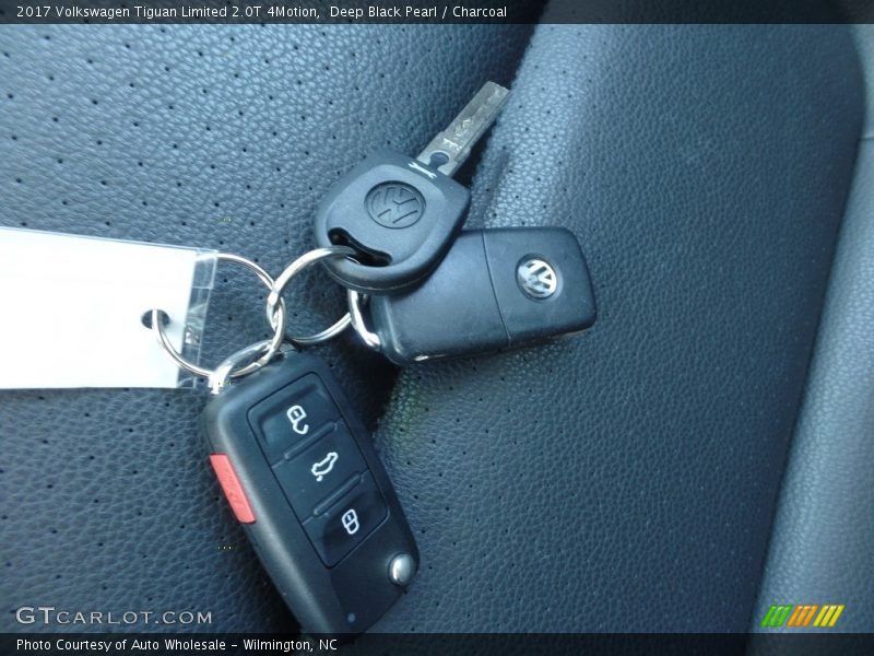 Deep Black Pearl / Charcoal 2017 Volkswagen Tiguan Limited 2.0T 4Motion