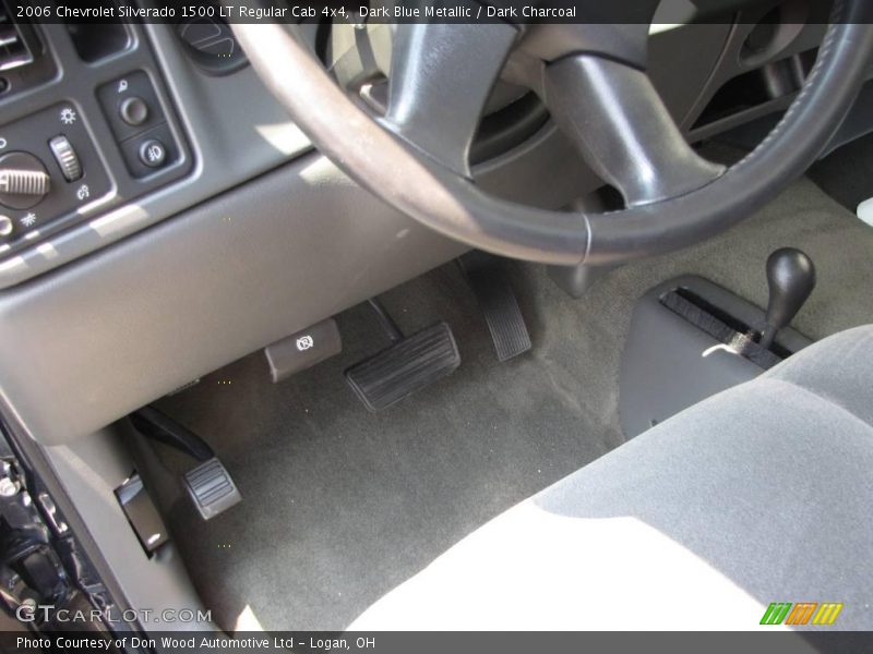 Dark Blue Metallic / Dark Charcoal 2006 Chevrolet Silverado 1500 LT Regular Cab 4x4