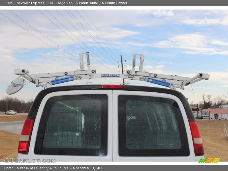 Summit White / Medium Pewter 2009 Chevrolet Express 2500 Cargo Van