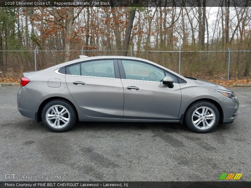 Pepperdust Metallic / Jet Black 2018 Chevrolet Cruze LT