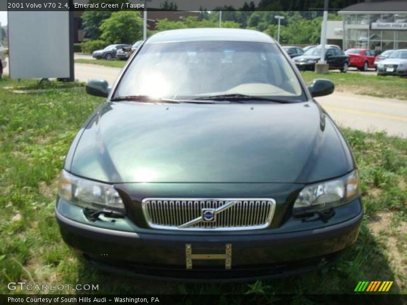 Emerald Green / Taupe 2001 Volvo V70 2.4