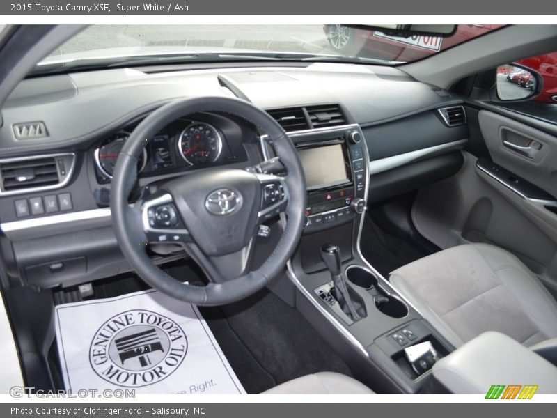 Super White / Ash 2015 Toyota Camry XSE