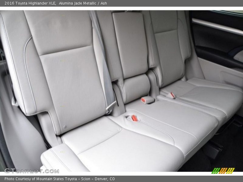 Alumina Jade Metallic / Ash 2016 Toyota Highlander XLE